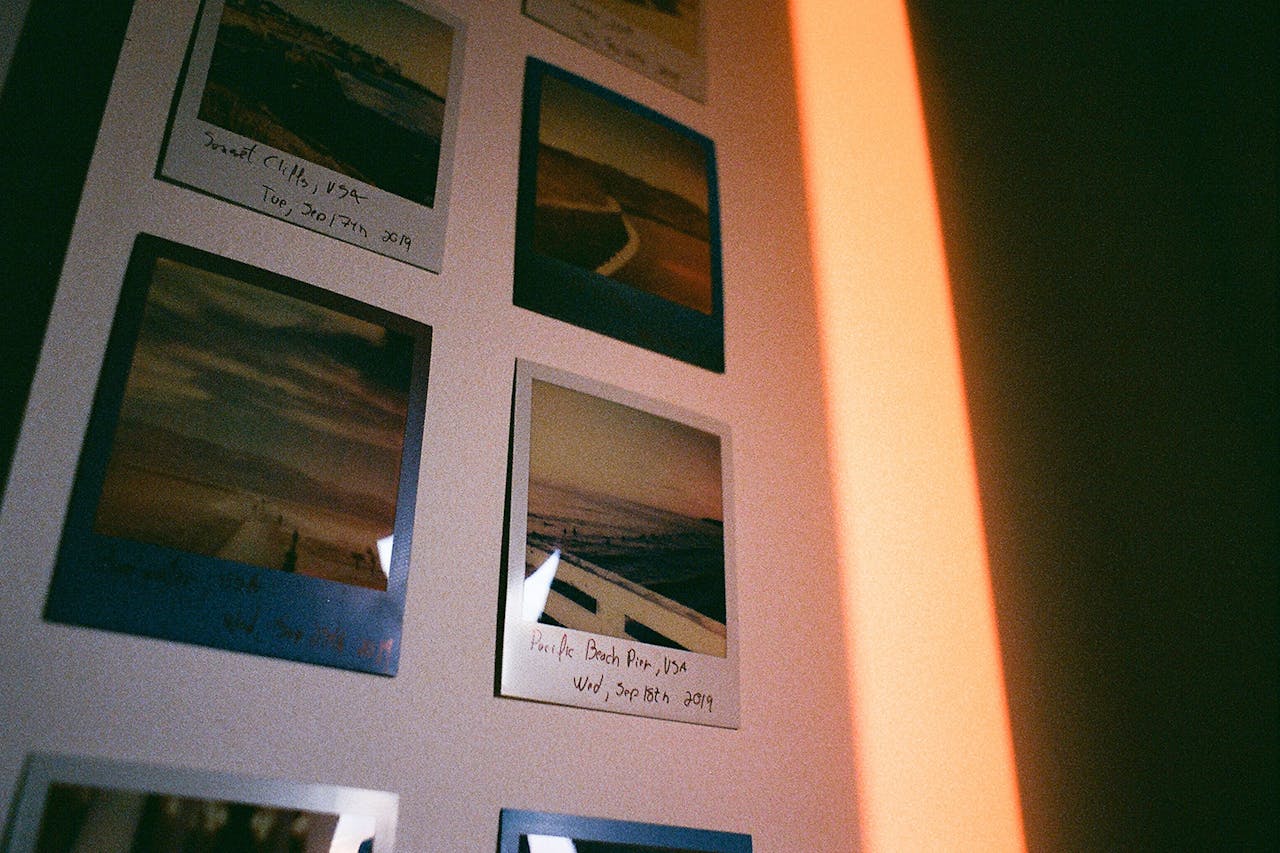 creative-03 A vibrant wall displaying instant film photos with nostalgic and vintage tones.